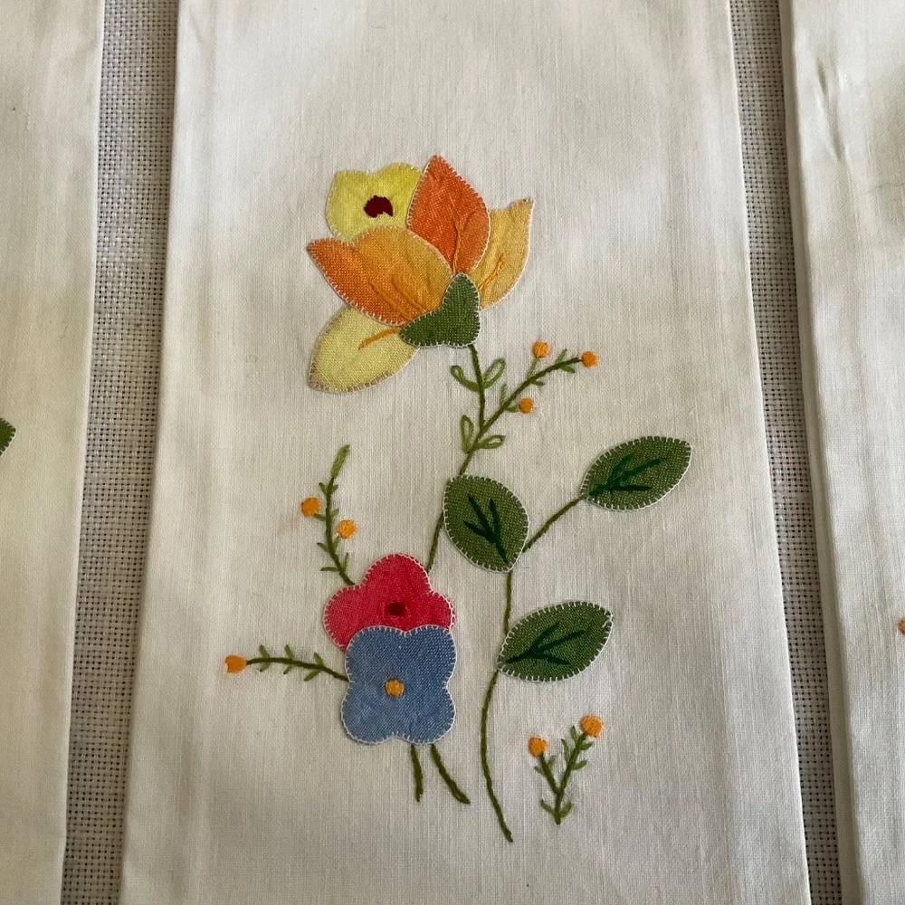 Hand Towels Lot 4 Hand Embroidered Floral Applique 22”x13” Vintage NEW